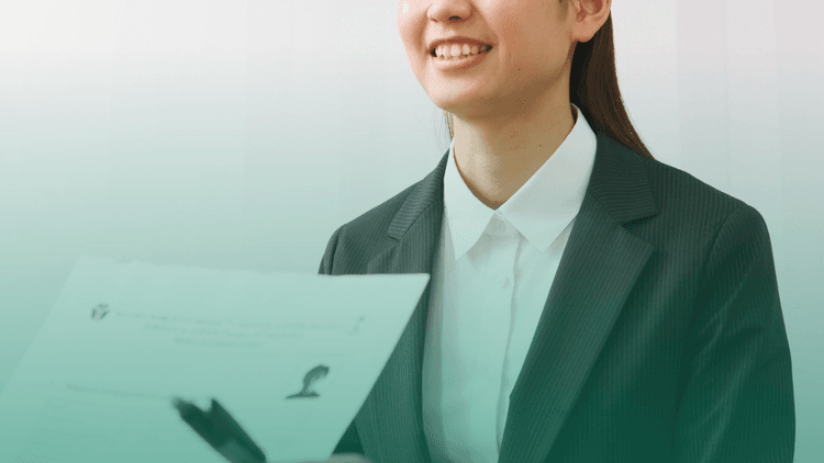 mulher em entrevista de emprego.